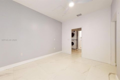 Commercial property in Miami, Florida 1 bedroom, 32.52 sq.m. № 2064949 - photo 2