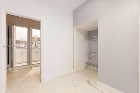 Commercial property in Miami, Florida 1 bedroom, 32.52 sq.m. № 2064949 - photo 5