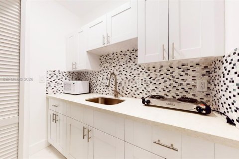 Commercial property in Miami, Florida 1 bedroom, 32.52 sq.m. № 2064949 - photo 9
