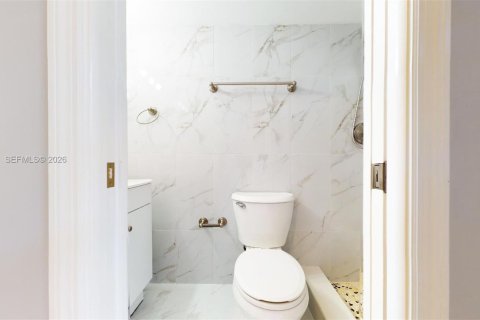 Commercial property in Miami, Florida 1 bedroom, 32.52 sq.m. № 2064949 - photo 6