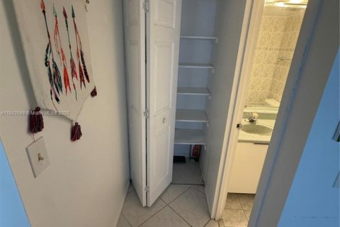 Copropriété à vendre à Sunny Isles Beach, Floride: 1 chambre, 102.56 m2 № 1940039 - photo 28