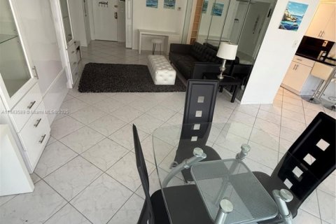 Copropriété à vendre à Sunny Isles Beach, Floride: 1 chambre, 102.56 m2 № 1940039 - photo 19