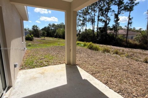 House in Lehigh Acres, Florida 3 bedrooms № 2043158 - photo 7