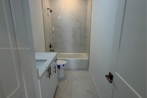 House in Lehigh Acres, Florida 3 bedrooms № 2043158 - photo 26