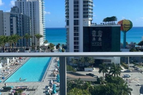 Copropriété à vendre à Hollywood, Floride: 1 chambre, 65.22 m2 № 1981810 - photo 1