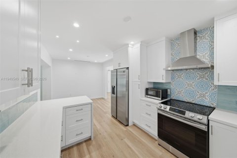 House in Miami, Florida 3 bedrooms, 119.29 sq.m. № 1998410 - photo 15