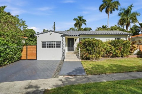 Дом в Майами, Флорида 3 спальни, 119.29м2 № 1998410