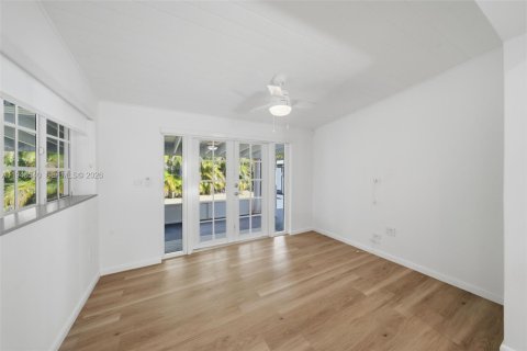 House in Miami, Florida 3 bedrooms, 119.29 sq.m. № 1998410 - photo 17