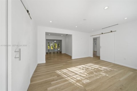 House in Miami, Florida 3 bedrooms, 119.29 sq.m. № 1998410 - photo 7