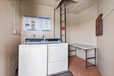 Купить кондоминиум в Санрайз, Флорида 1 спальня, 59.46м2, № 2256389 - фото 12