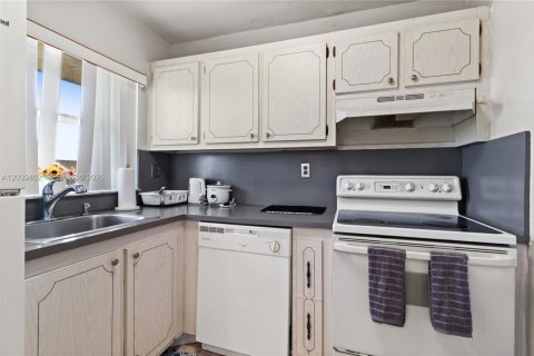 Купить кондоминиум в Санрайз, Флорида 1 спальня, 59.46м2, № 2256389 - фото 6