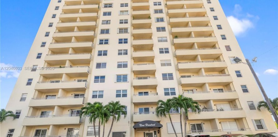 Condo in Fort Lauderdale, Florida, 2 bedrooms  № 2243121