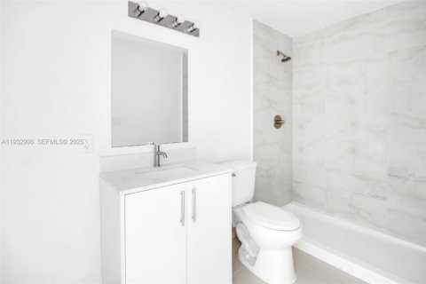 Снять в аренду таунхаус в Хомстед, Флорида 4 спальни, 129.88м2, № 2034978 - фото 10