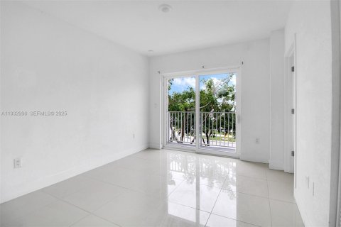 Снять в аренду таунхаус в Хомстед, Флорида 4 спальни, 129.88м2, № 2034978 - фото 18