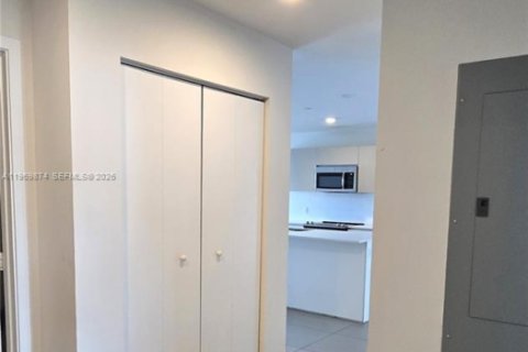 Condominio en alquiler en Miami, Florida, 3 dormitorios, 118.45 m2 № 2030718 - foto 24