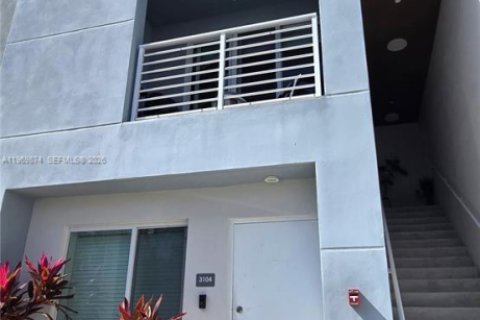 Condominio en alquiler en Miami, Florida, 3 dormitorios, 118.45 m2 № 2030718 - foto 3