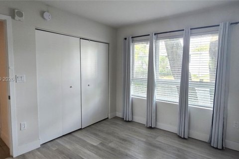 Condominio en alquiler en Miami, Florida, 3 dormitorios, 118.45 m2 № 2030718 - foto 19