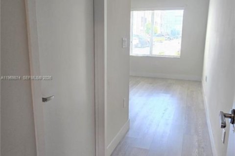 Condominio en alquiler en Miami, Florida, 3 dormitorios, 118.45 m2 № 2030718 - foto 25