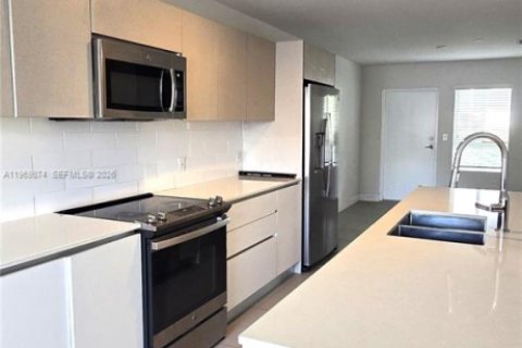 Condominio en alquiler en Miami, Florida, 3 dormitorios, 118.45 m2 № 2030718 - foto 6