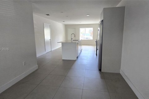 Condominio en alquiler en Miami, Florida, 3 dormitorios, 118.45 m2 № 2030718 - foto 10