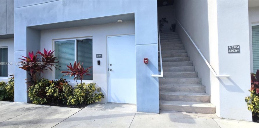 Condominio en Miami, Florida, 3 dormitorios  № 2030718