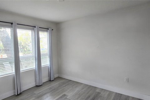 Condominio en alquiler en Miami, Florida, 3 dormitorios, 118.45 m2 № 2030718 - foto 20