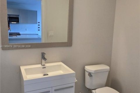 Condominio en alquiler en Miami, Florida, 3 dormitorios, 118.45 m2 № 2030718 - foto 12