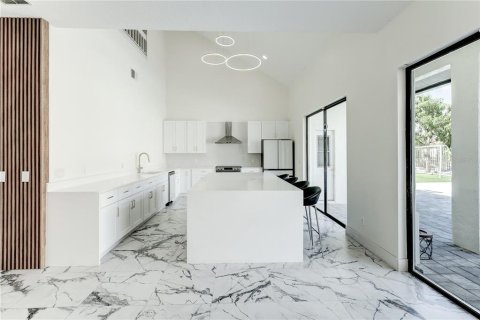 Casa en venta en Orlando, Florida, 5 dormitorios, 290.97 m2 № 1722319 - foto 7