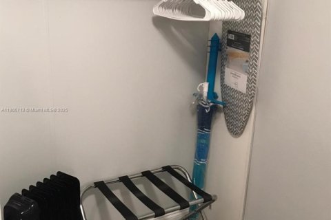 Condominio en venta en Hallandale Beach, Florida, 1 dormitorio, 29.73 m2 № 1979310 - foto 9