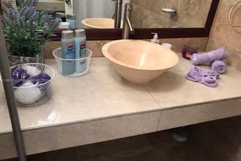 Condominio en venta en Hallandale Beach, Florida, 1 dormitorio, 29.73 m2 № 1979310 - foto 3