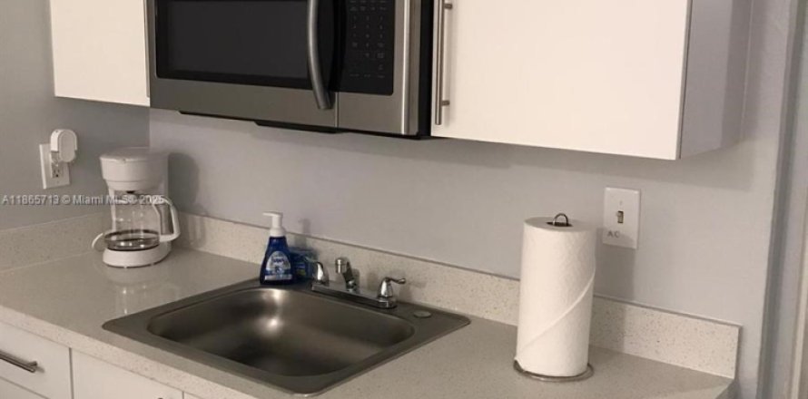 Condominio en Hallandale Beach, Florida, 1 dormitorio  № 1979310