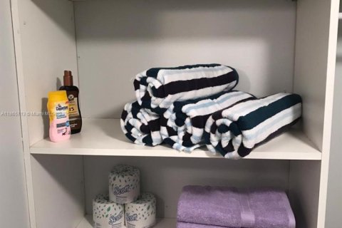 Condominio en venta en Hallandale Beach, Florida, 1 dormitorio, 29.73 m2 № 1979310 - foto 2