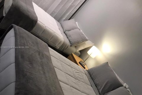 Condominio en venta en Hallandale Beach, Florida, 1 dormitorio, 29.73 m2 № 1979310 - foto 11