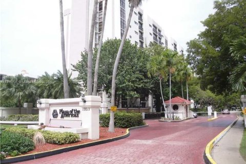 Снять в аренду кондоминиум в Санни-Айлс-Бич, Флорида 1 спальня, 59.46м2, № 1965921 - фото 1