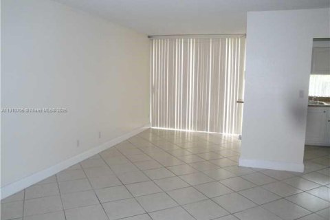 Снять в аренду кондоминиум в Санни-Айлс-Бич, Флорида 1 спальня, 59.46м2, № 1965921 - фото 4