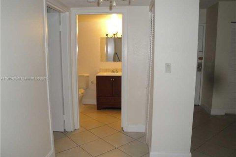 Снять в аренду кондоминиум в Санни-Айлс-Бич, Флорида 1 спальня, 59.46м2, № 1965921 - фото 10