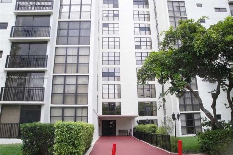 Снять в аренду кондоминиум в Санни-Айлс-Бич, Флорида 1 спальня, 59.46м2, № 1965921 - фото 16