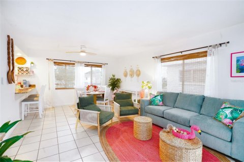 Commercial property in Indian Rocks Beach, Florida 8 bedrooms, 363.99 sq.m. № 1876825 - photo 13