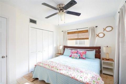 Commercial property in Indian Rocks Beach, Florida 8 bedrooms, 363.99 sq.m. № 1876825 - photo 5