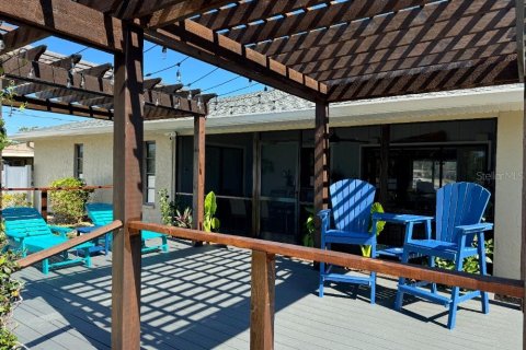 House in Port Charlotte, Florida 3 bedrooms, 152.27 sq.m. № 1650521 - photo 28