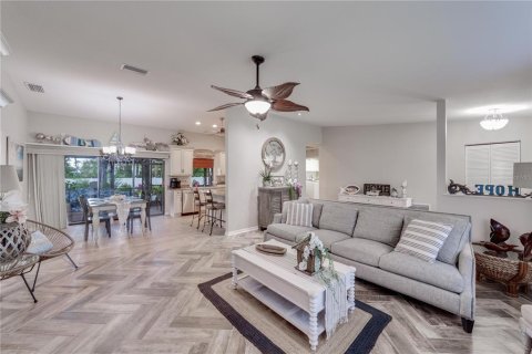 House in Port Charlotte, Florida 3 bedrooms, 152.27 sq.m. № 1650521 - photo 11