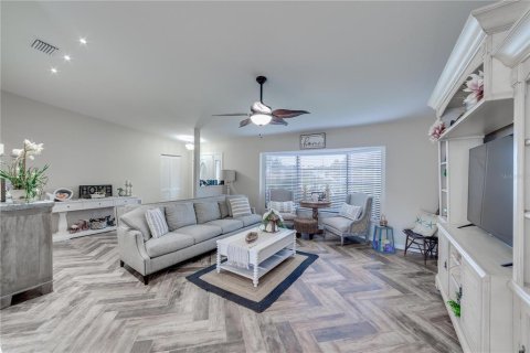 House in Port Charlotte, Florida 3 bedrooms, 152.27 sq.m. № 1650521 - photo 9