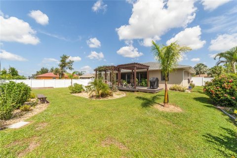 House in Port Charlotte, Florida 3 bedrooms, 152.27 sq.m. № 1650521 - photo 27
