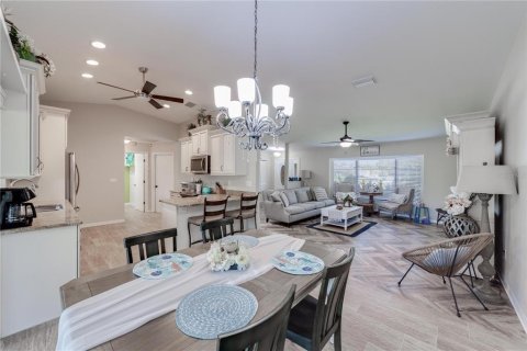 House in Port Charlotte, Florida 3 bedrooms, 152.27 sq.m. № 1650521 - photo 12