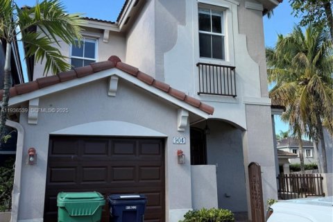 Townhouse in Miami, Florida 3 bedrooms, 165.09 sq.m. № 1994582 - photo 2