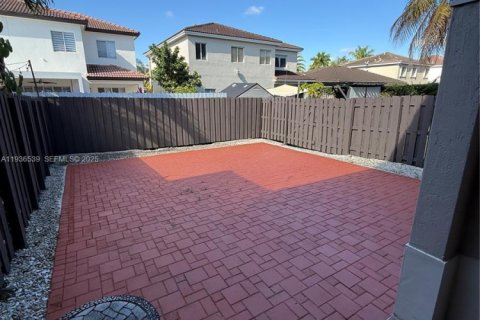 Townhouse in Miami, Florida 3 bedrooms, 165.09 sq.m. № 1994582 - photo 16