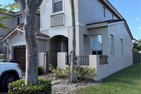 Townhouse in Miami, Florida 3 bedrooms, 165.09 sq.m. № 1994582 - photo 3