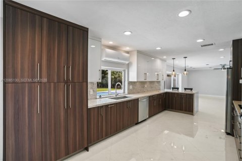 Villa ou maison à vendre à Palmetto Bay, Floride: 4 chambres, 232.26 m2 № 2354009 - photo 28