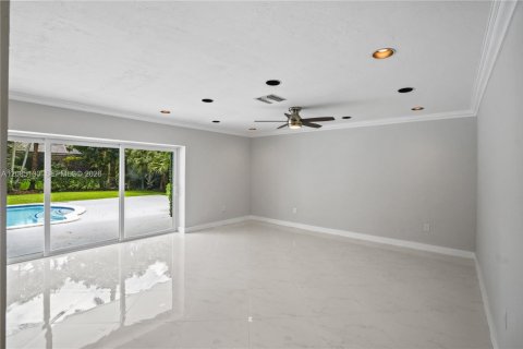 Villa ou maison à vendre à Palmetto Bay, Floride: 4 chambres, 232.26 m2 № 2354009 - photo 21