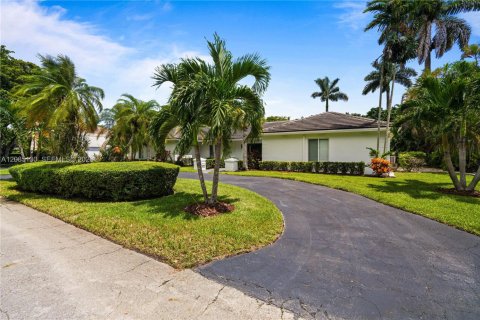 Villa ou maison à vendre à Palmetto Bay, Floride: 4 chambres, 232.26 m2 № 2354009 - photo 9